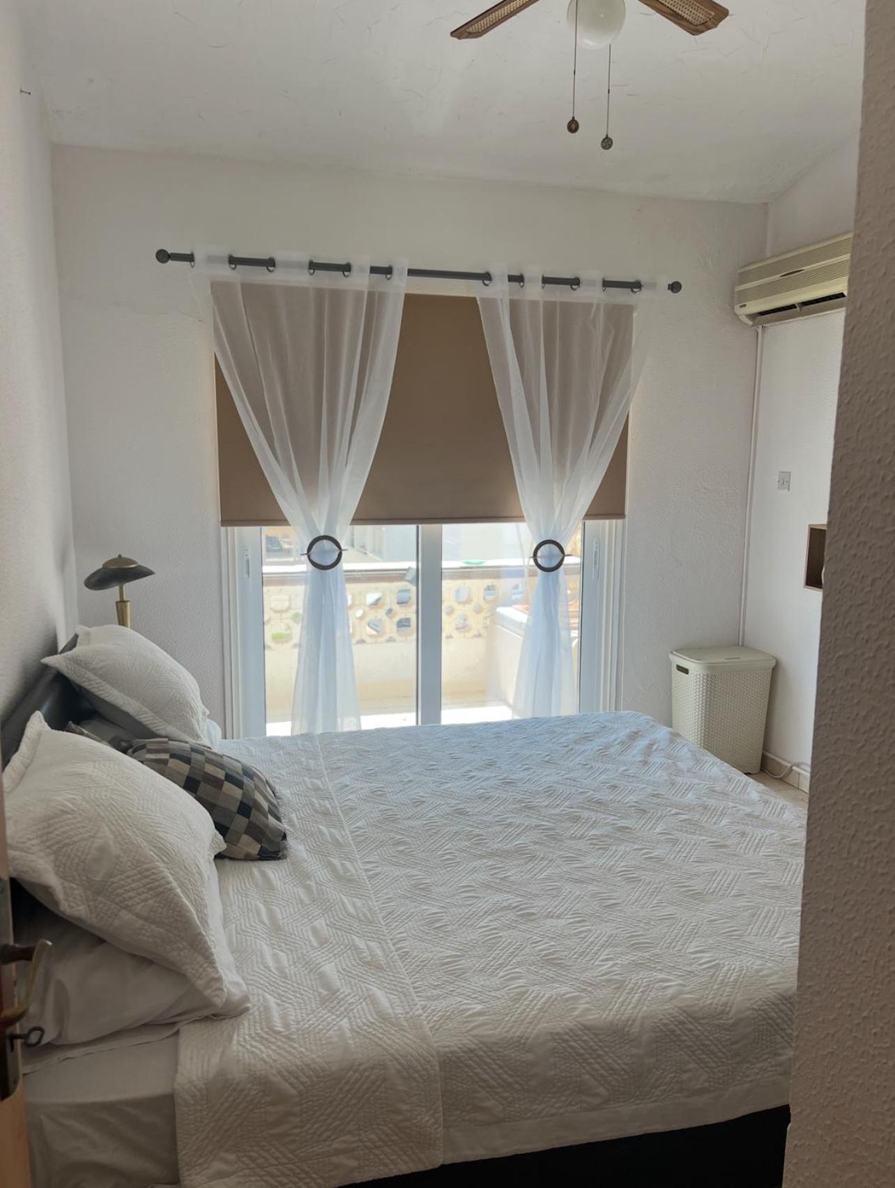 Bar Street Apartment *